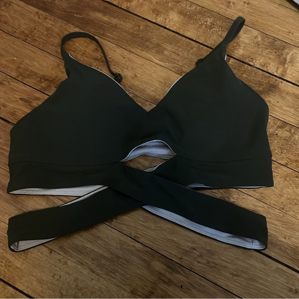 Brand new lululemon criss cross sports bra size 8